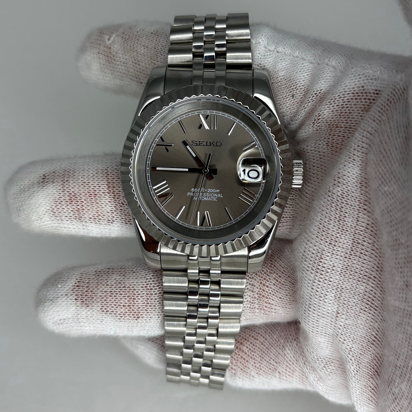 Seikojust Grey Roman