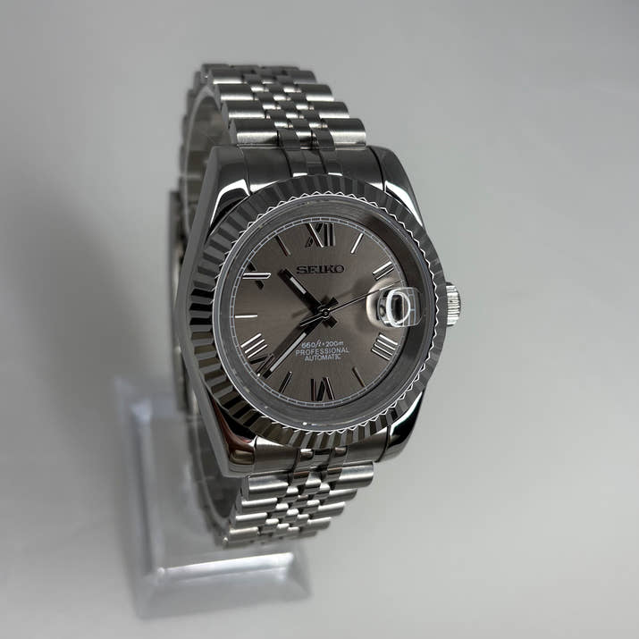Seikojust Grey Roman