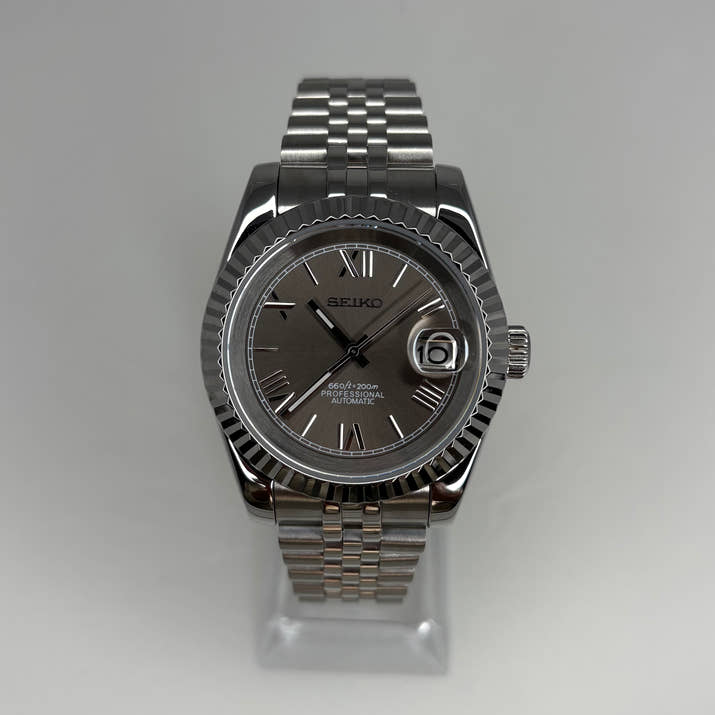 Seikojust Grey Roman