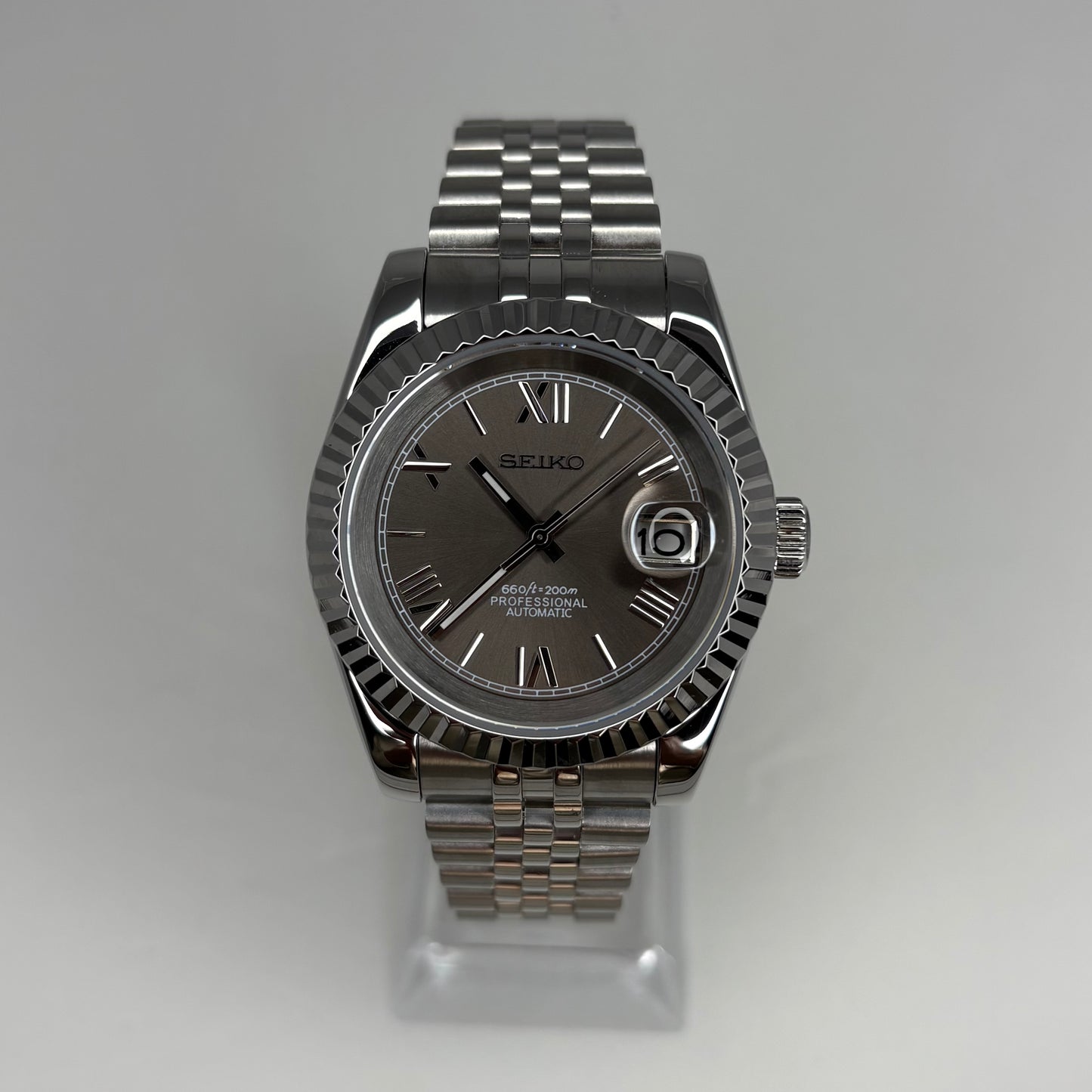 Seikojust Grey Roman