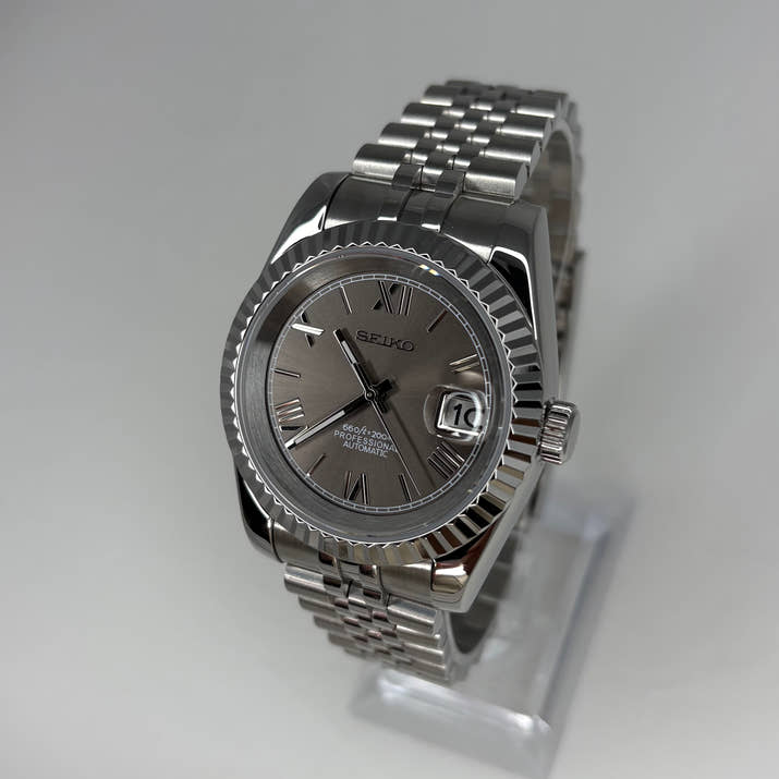 Seikojust Grey Roman