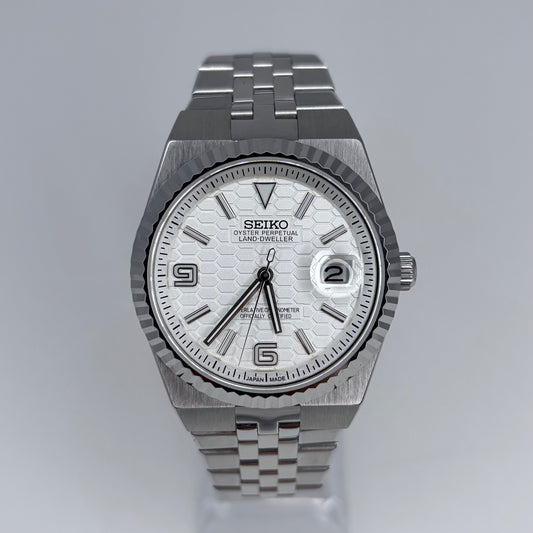 Seikojust Land-Dweller White
