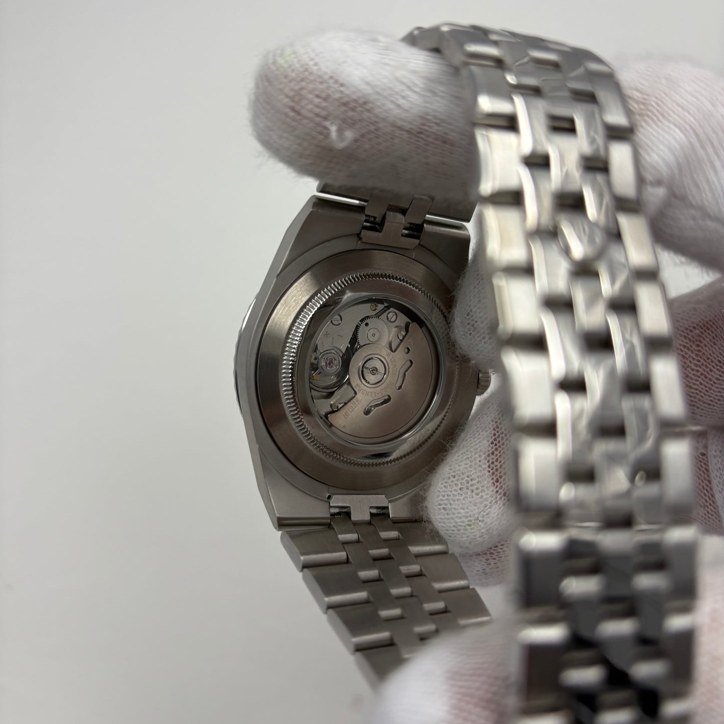 Seikojust Land-Dweller White