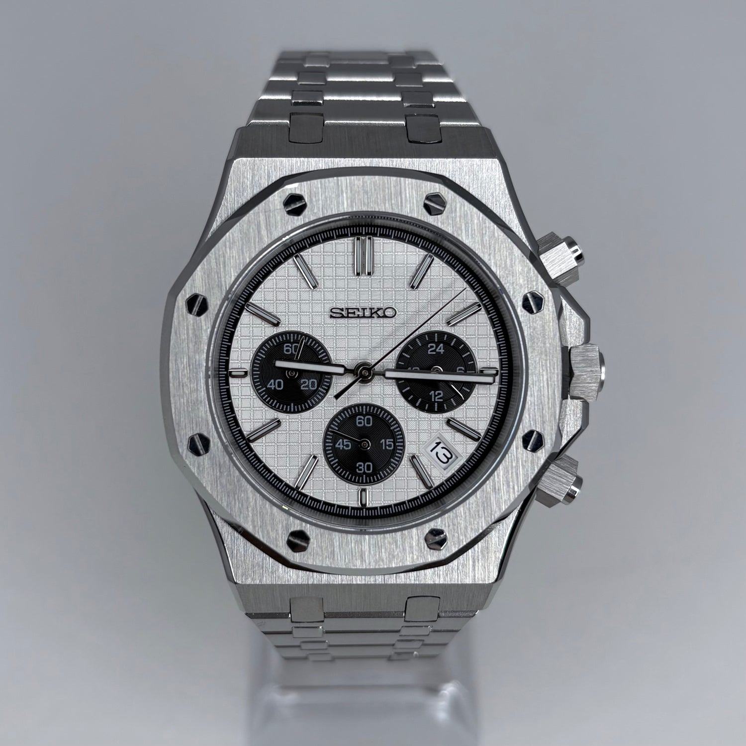 Royal Seioak White Chronograph