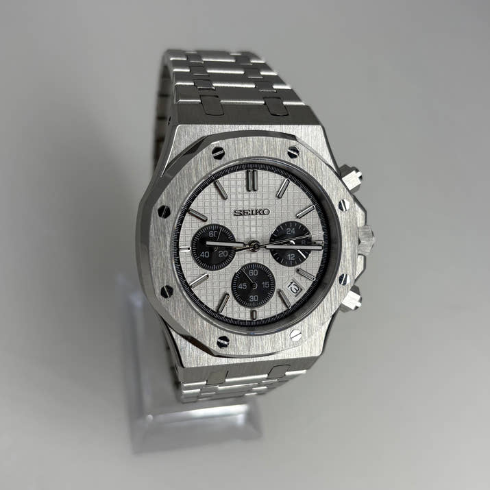 Royal Seioak White Chronograph