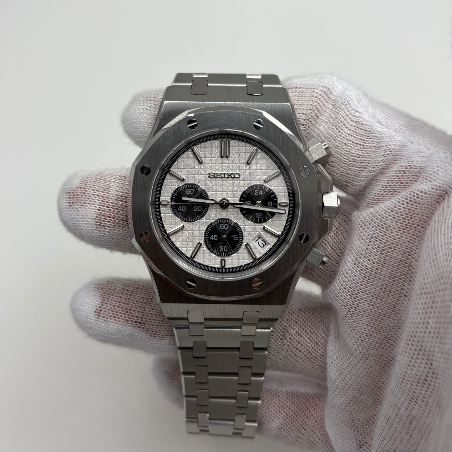 Royal Seioak White Chronograph