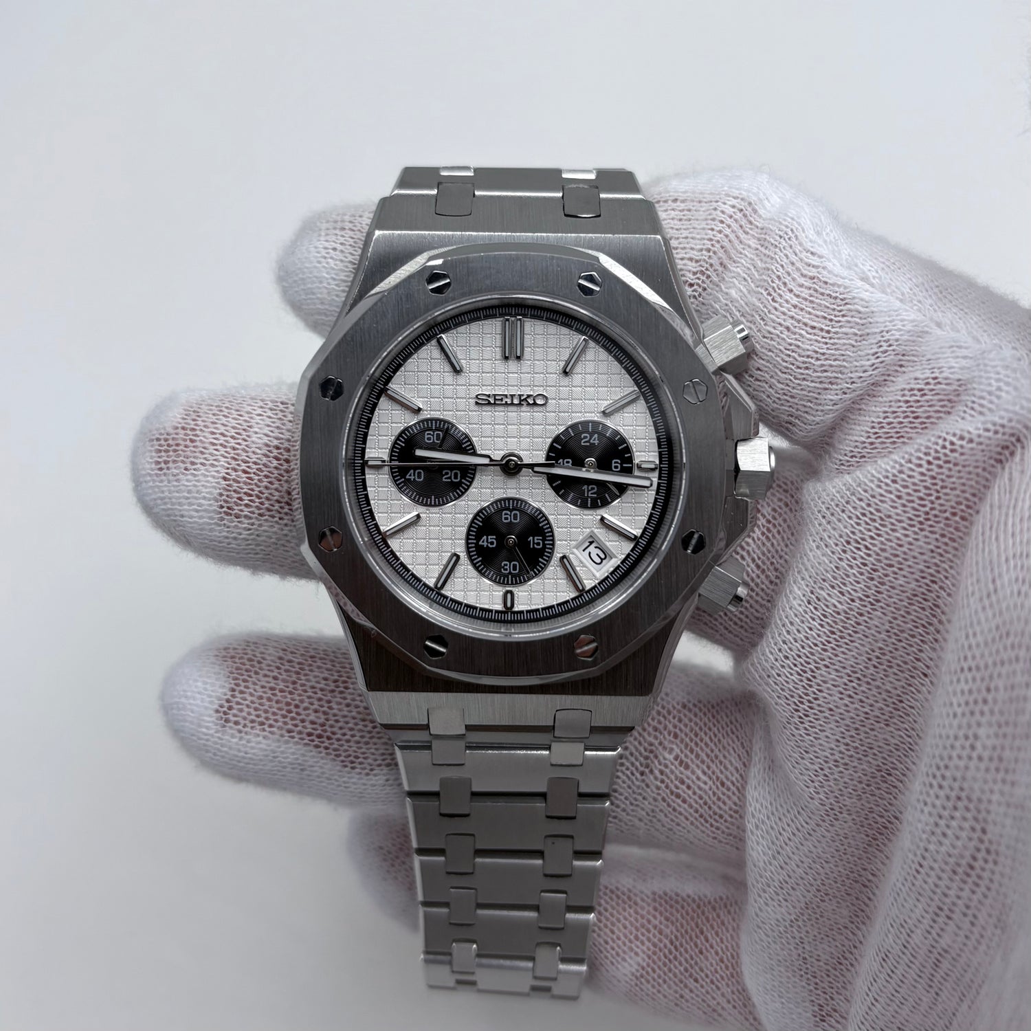 Royal Seioak White Chronograph